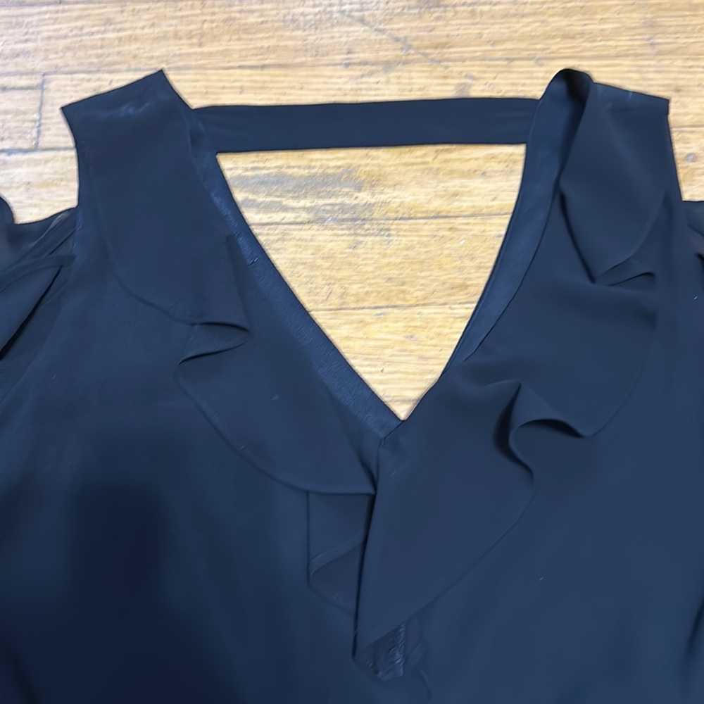 Women’s A. Byer long sleeve chiffon ruffle cold shoulder flowy top blouse black - Picture 3 of 5